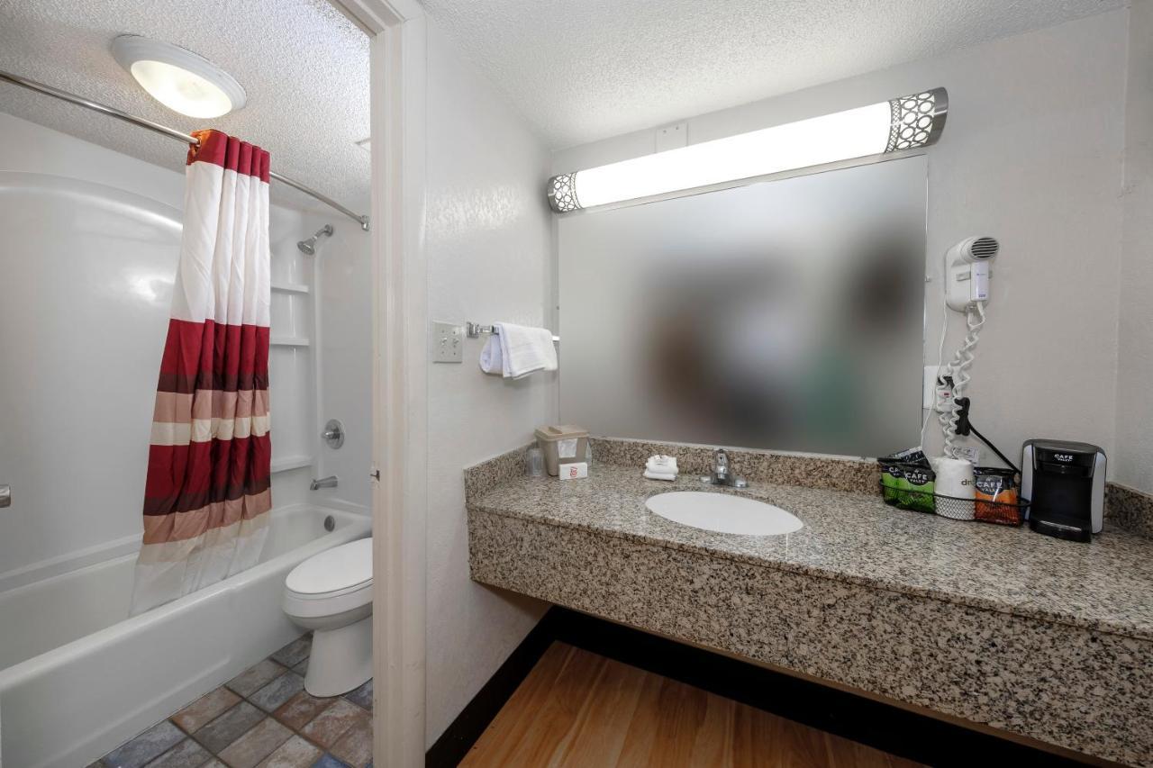 Red Roof Inn Atlanta - Suwanee/Mall Of Georgia Екстериор снимка